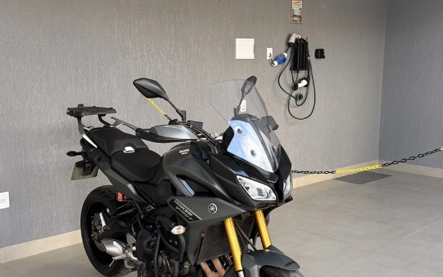 Garagem com carregador veicular